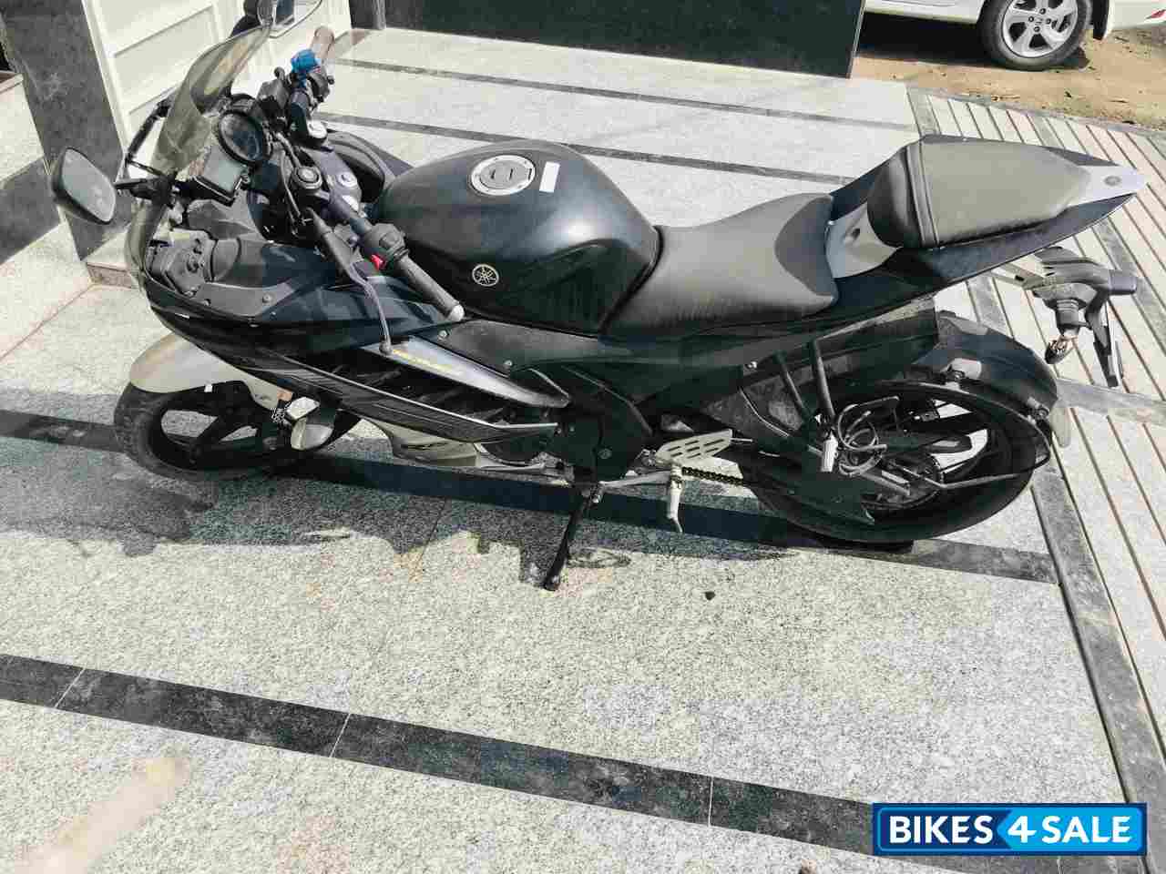 Black And Grey Yamaha YZF R15