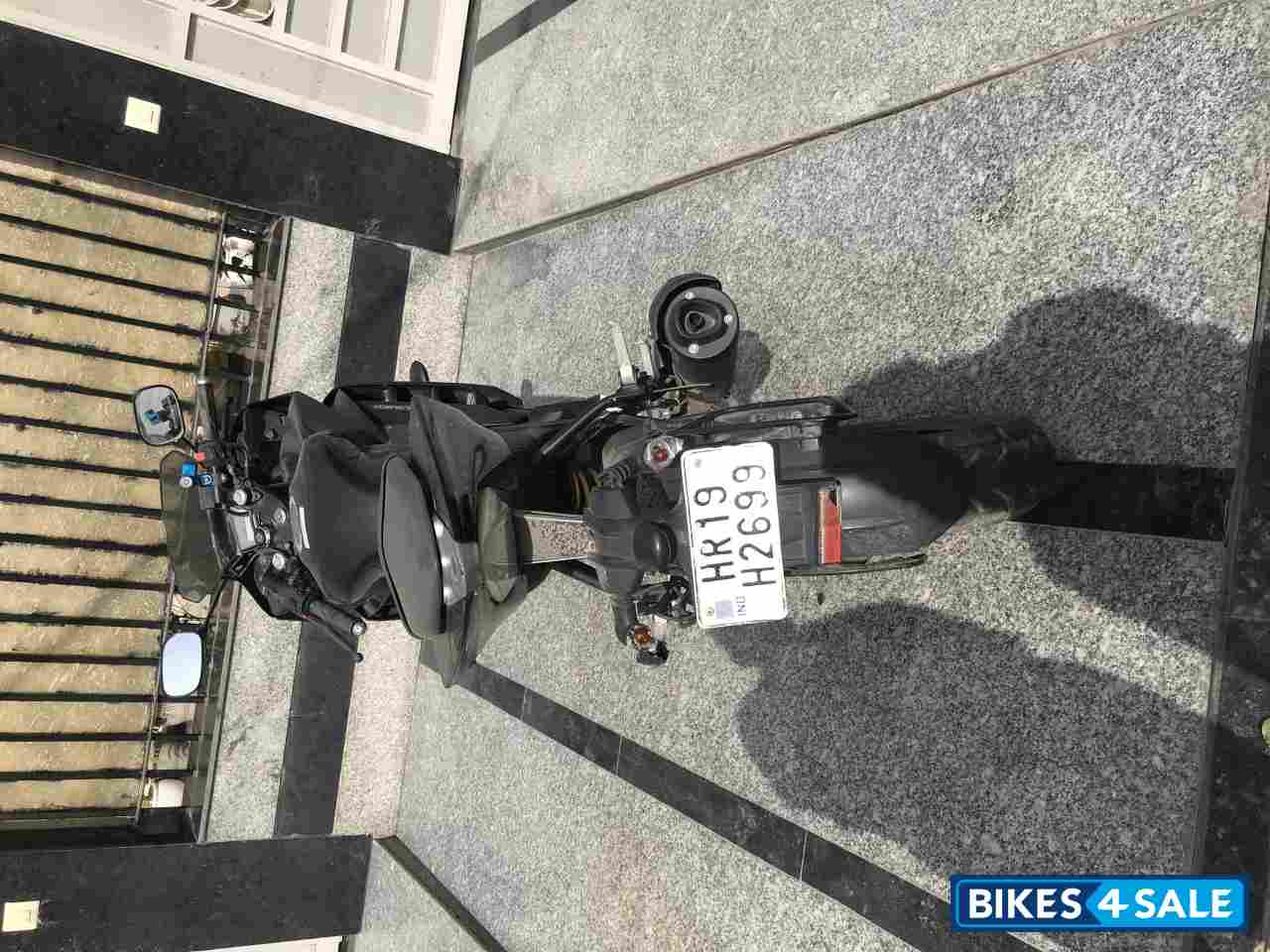 Black And Grey Yamaha YZF R15