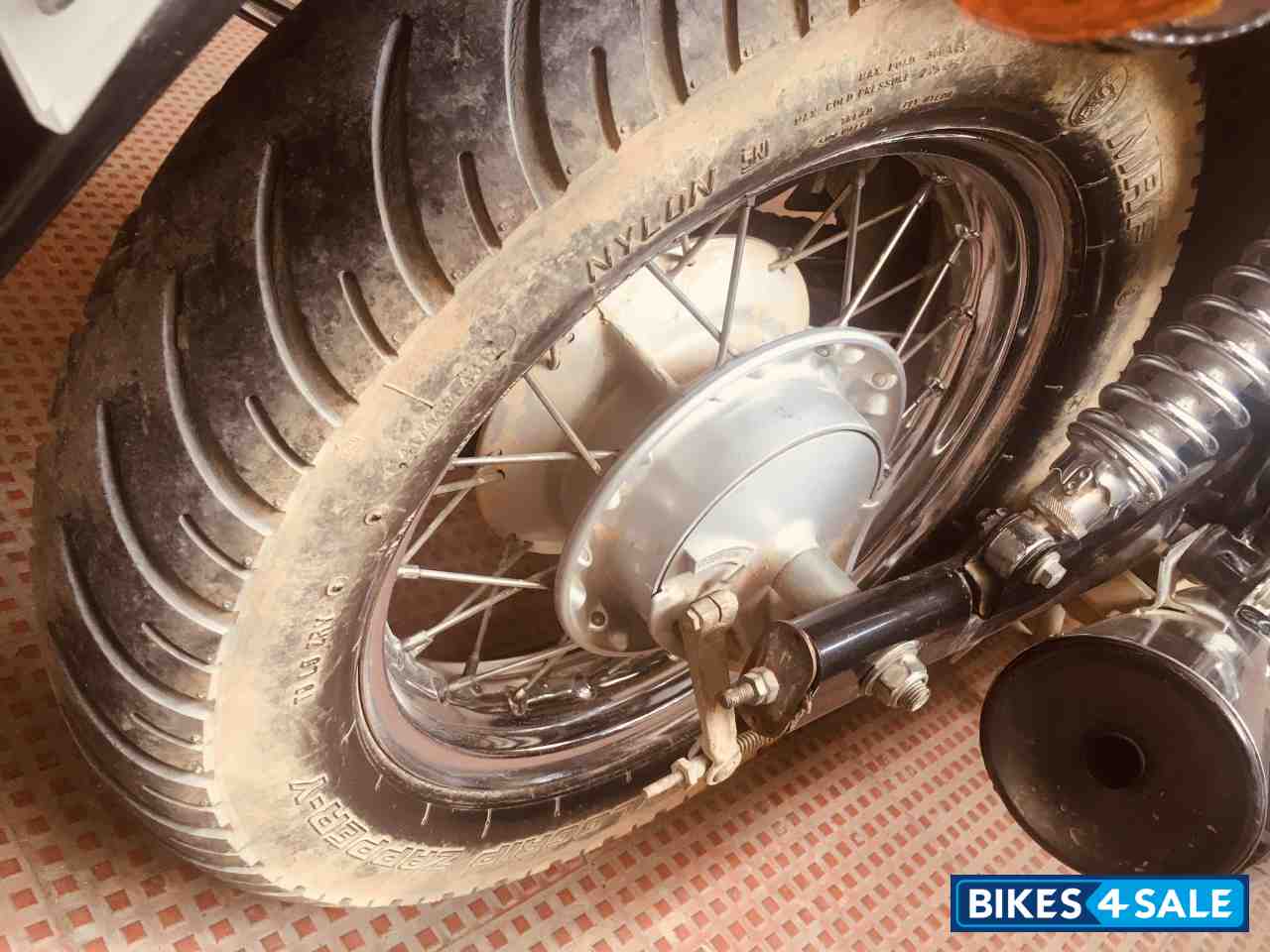 Black Bajaj Avenger 220 DTS-i Black Bajaj Avenger 220 DTS-i