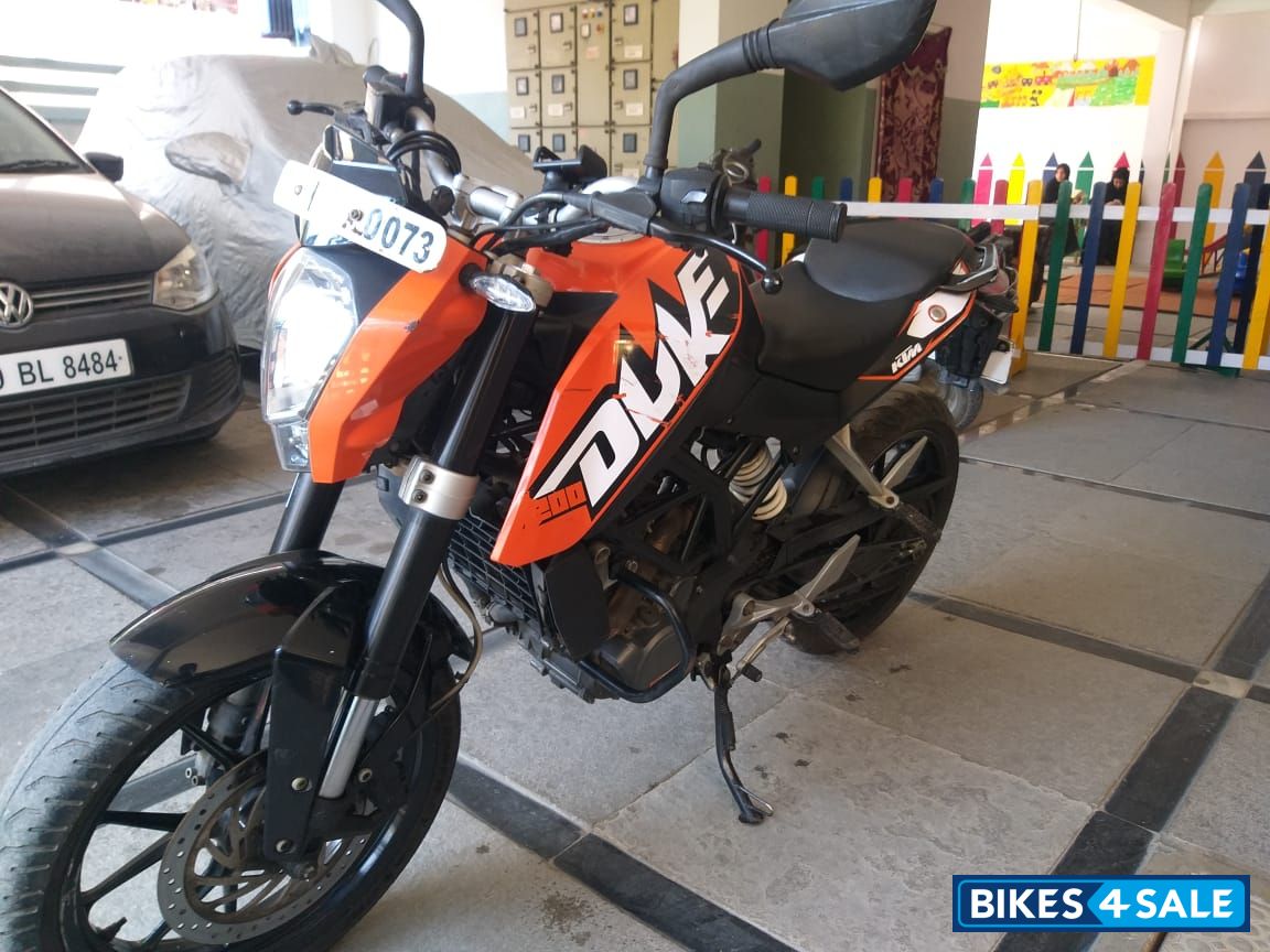 Orange KTM Duke 200
