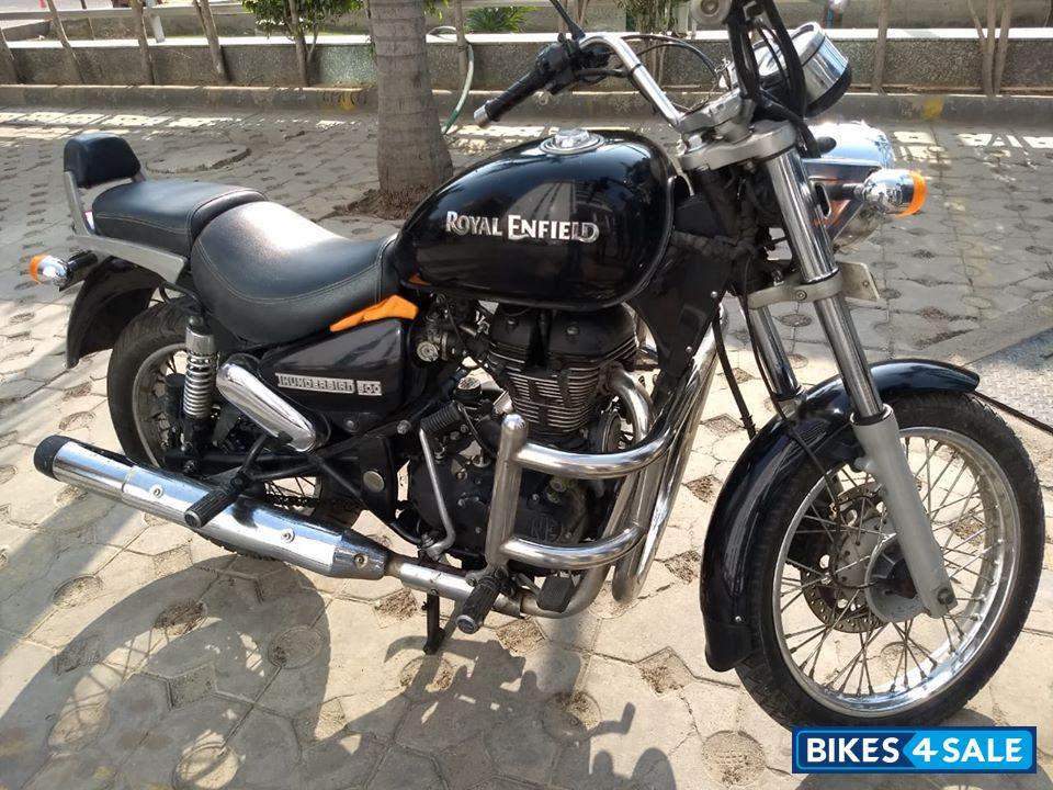 Black Royal Enfield Thunderbird 500