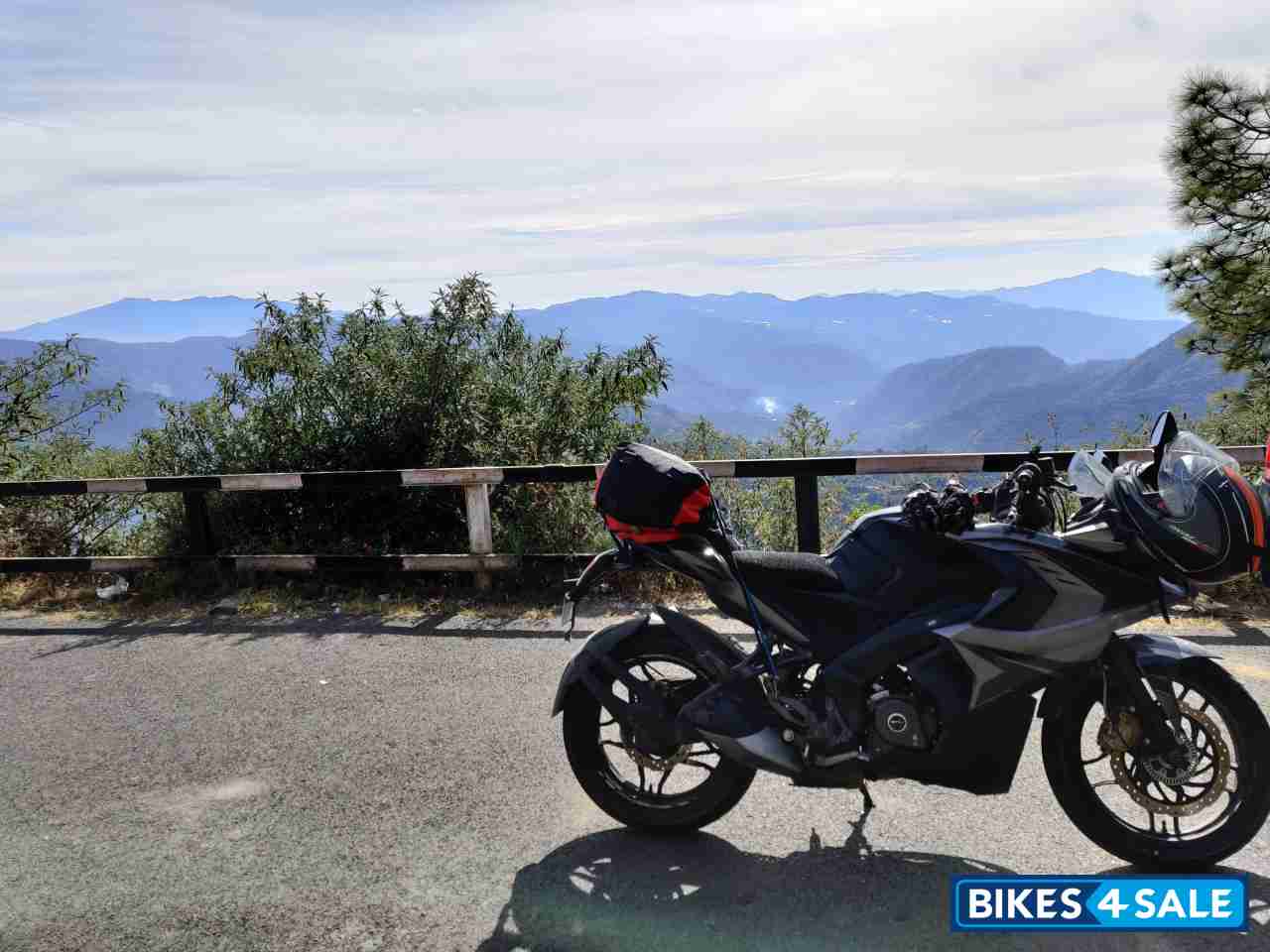 Bajaj Pulsar RS 200 ABS