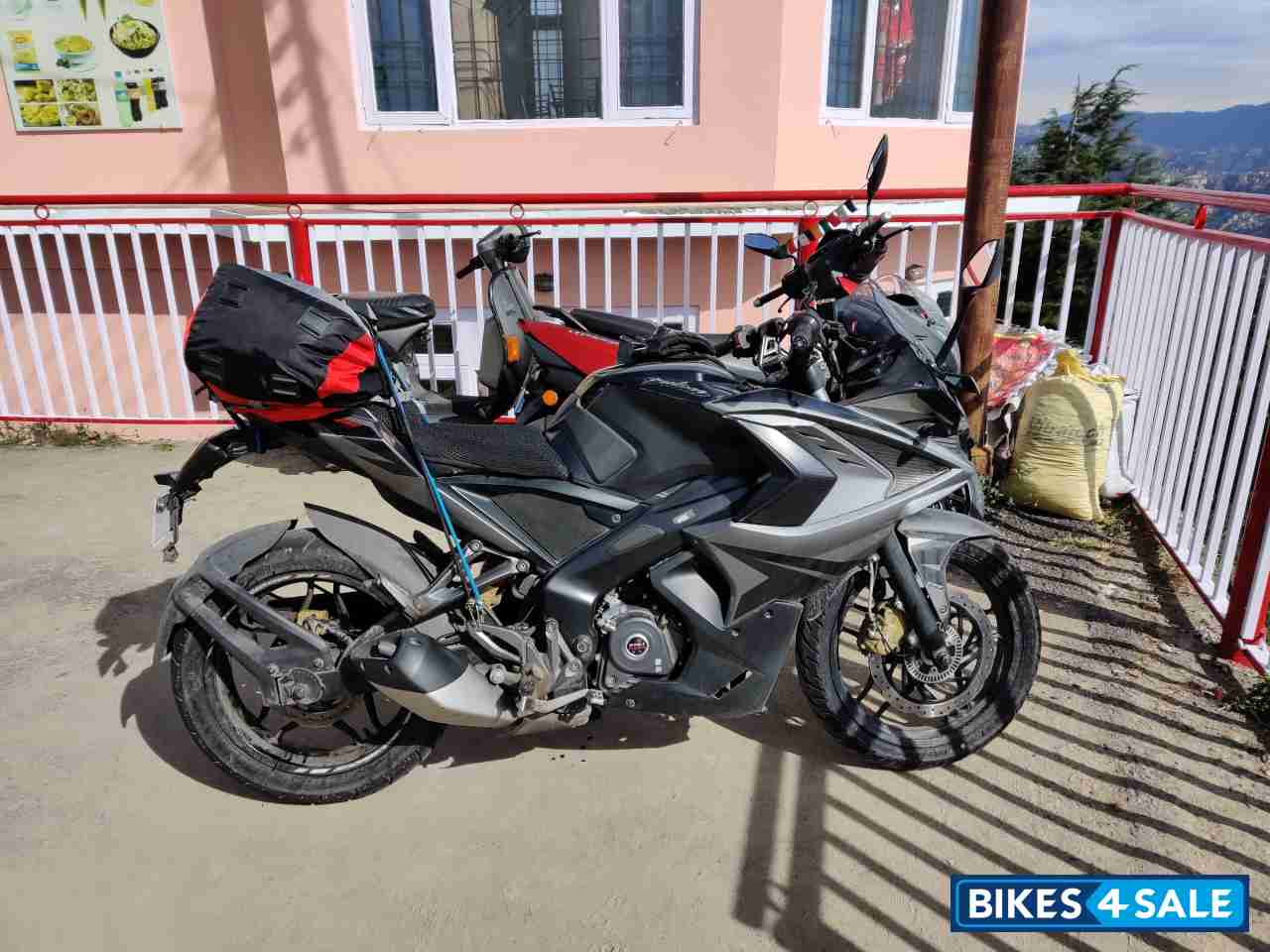 Bajaj Pulsar RS 200 ABS