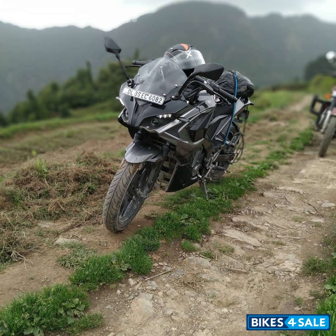 Bajaj Pulsar RS 200 ABS