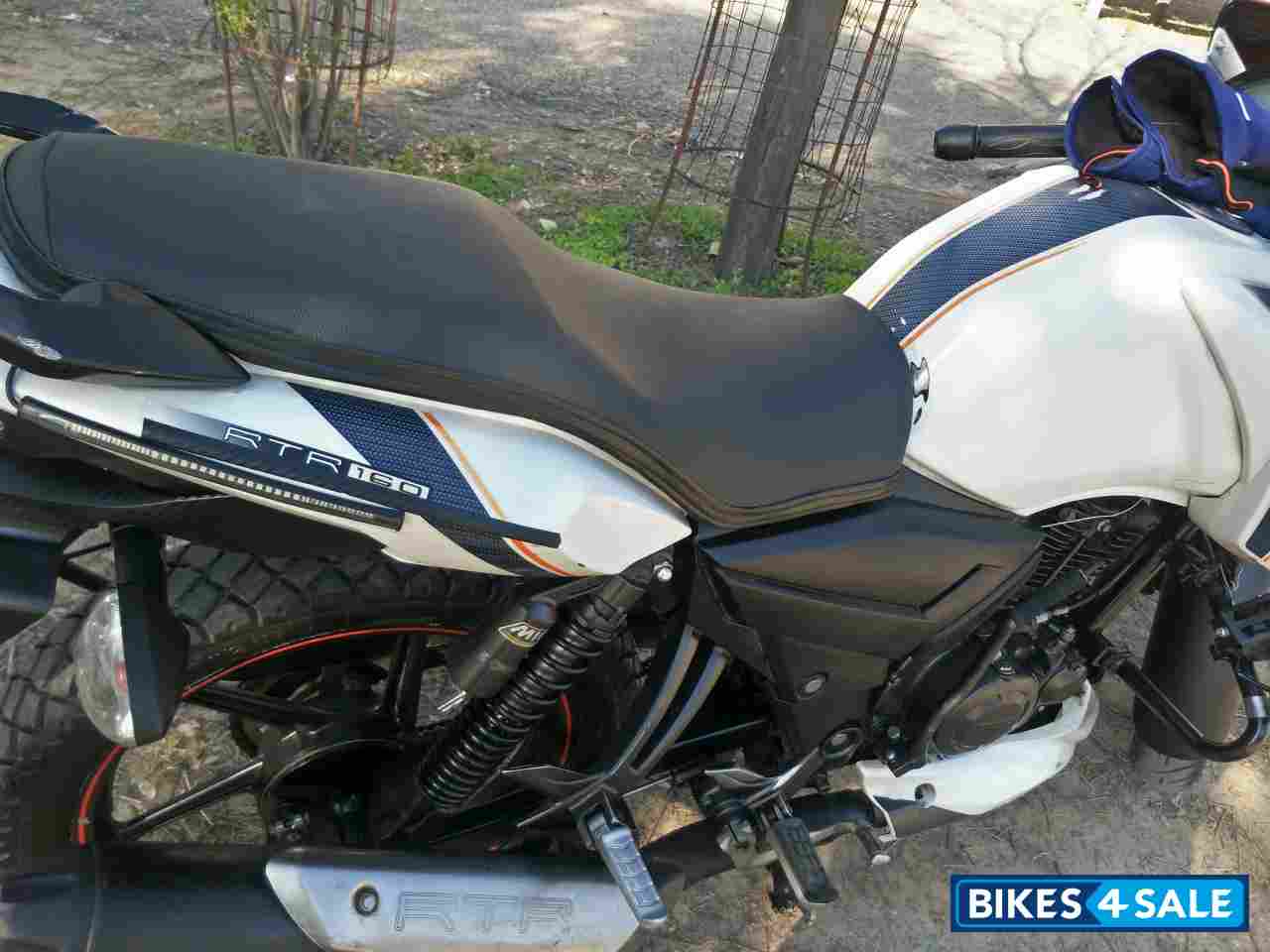 Blue TVS Apache RTR 160