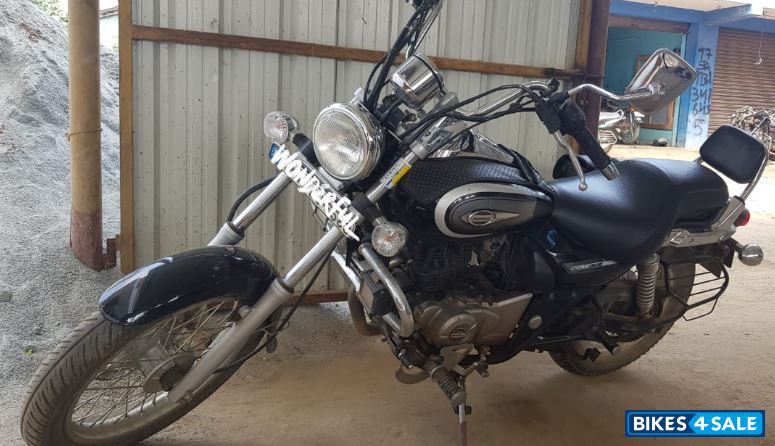 Black Bajaj Avenger Cruise 220 Black Bajaj Avenger Cruise 220