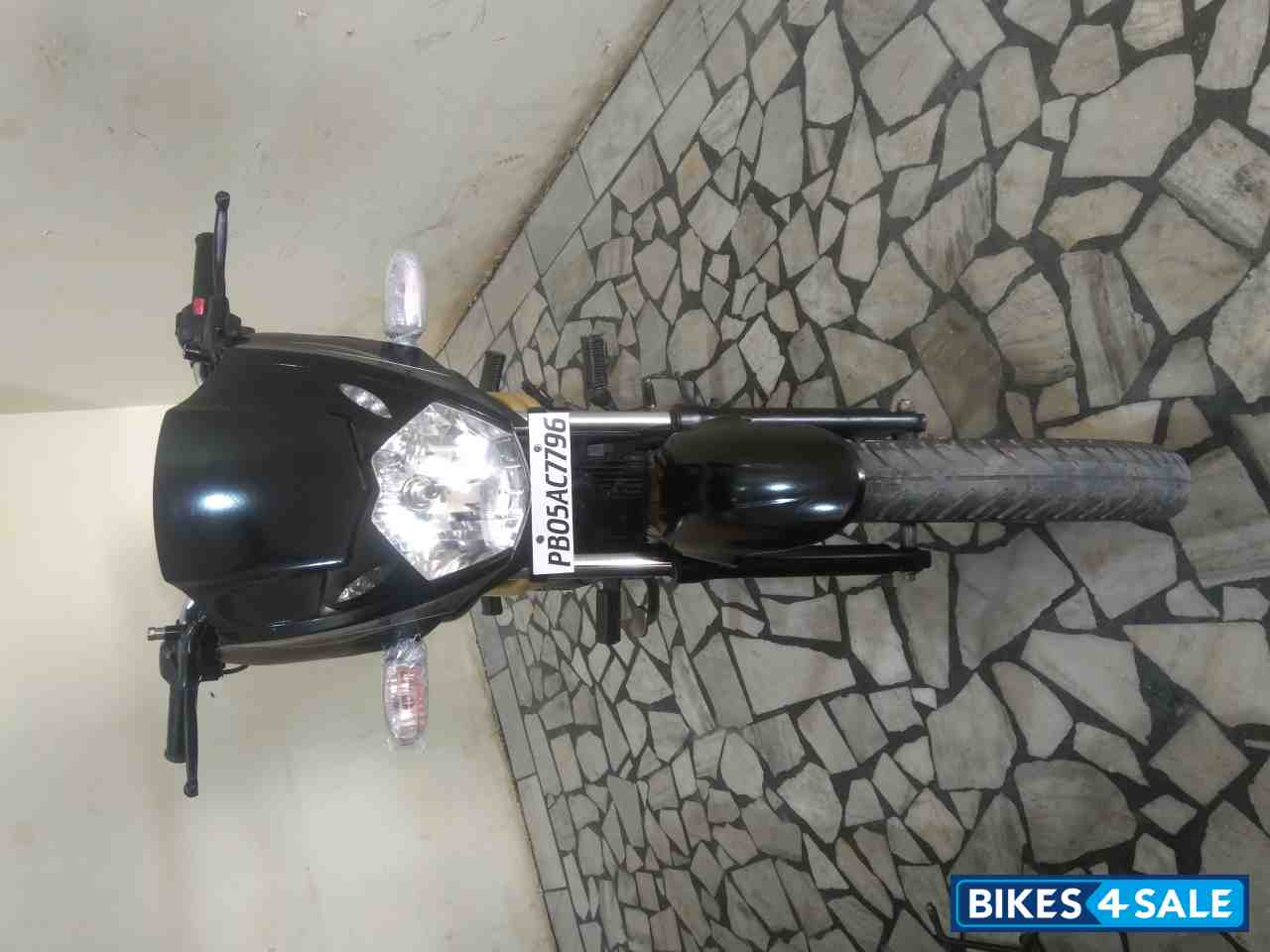 Black Mahindra Centuro Rockstar