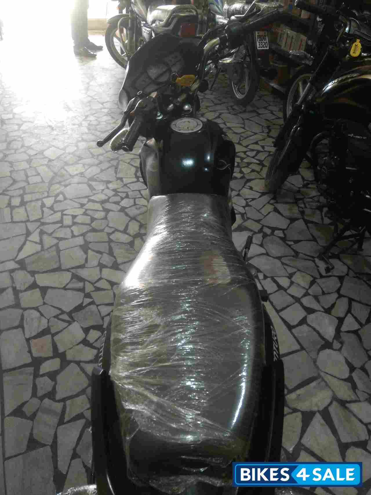 Black Mahindra Centuro Rockstar