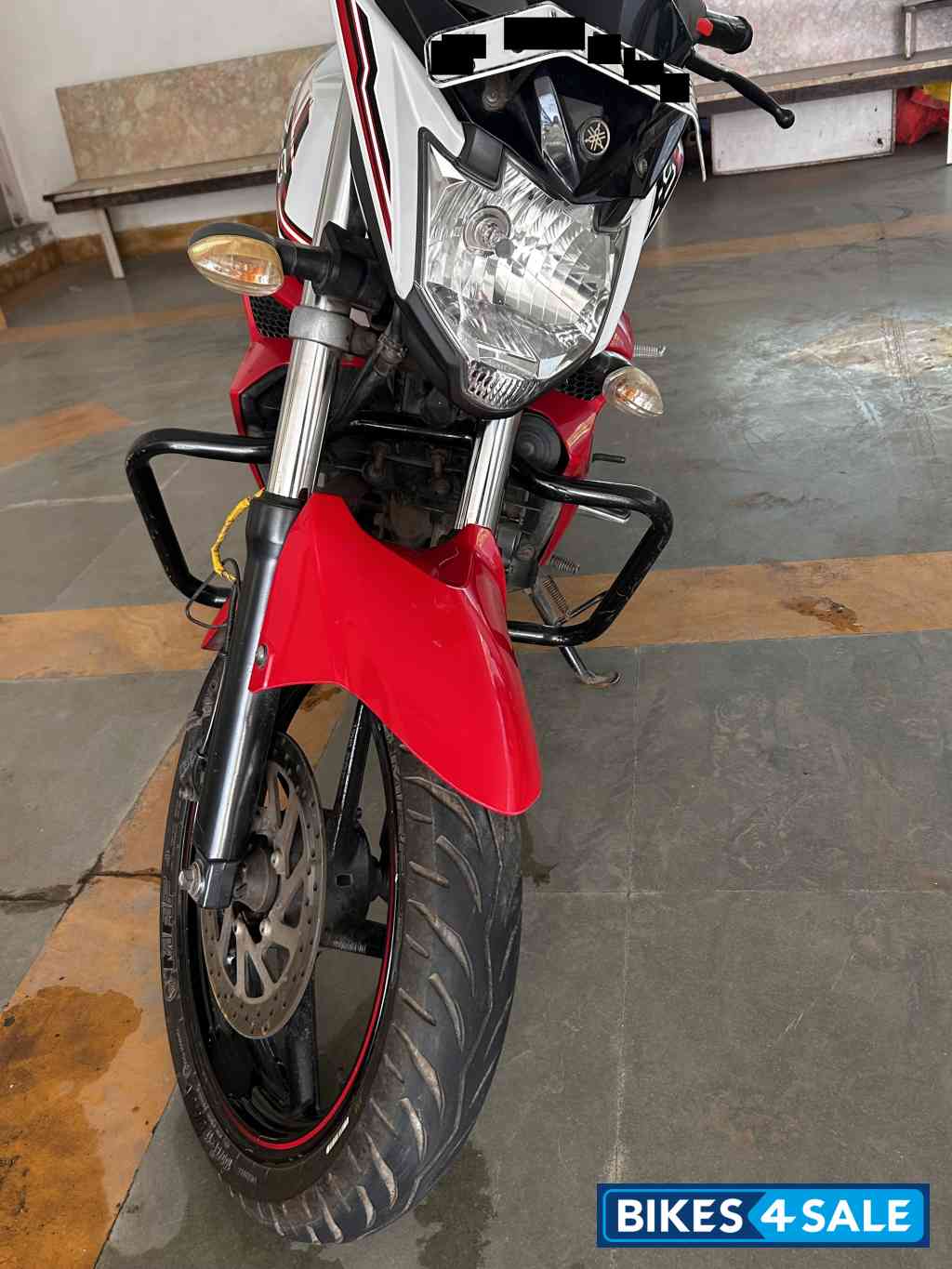 White & Red Yamaha FZ1