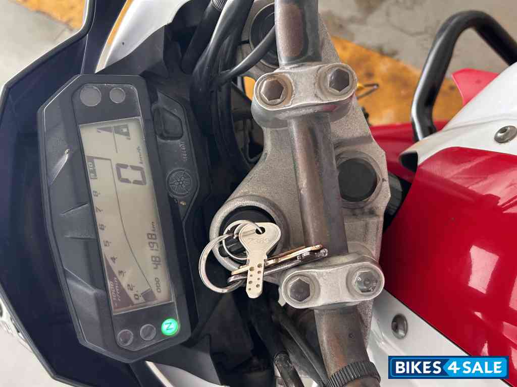 White & Red Yamaha FZ1