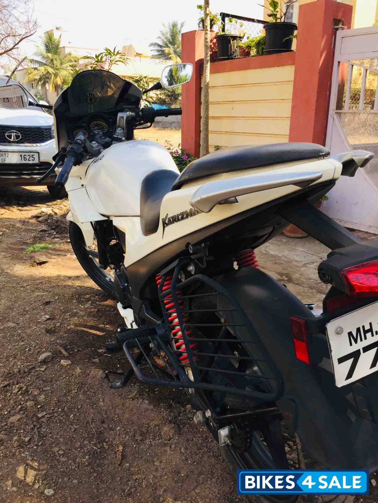 White Hero Karizma R White Hero Karizma R