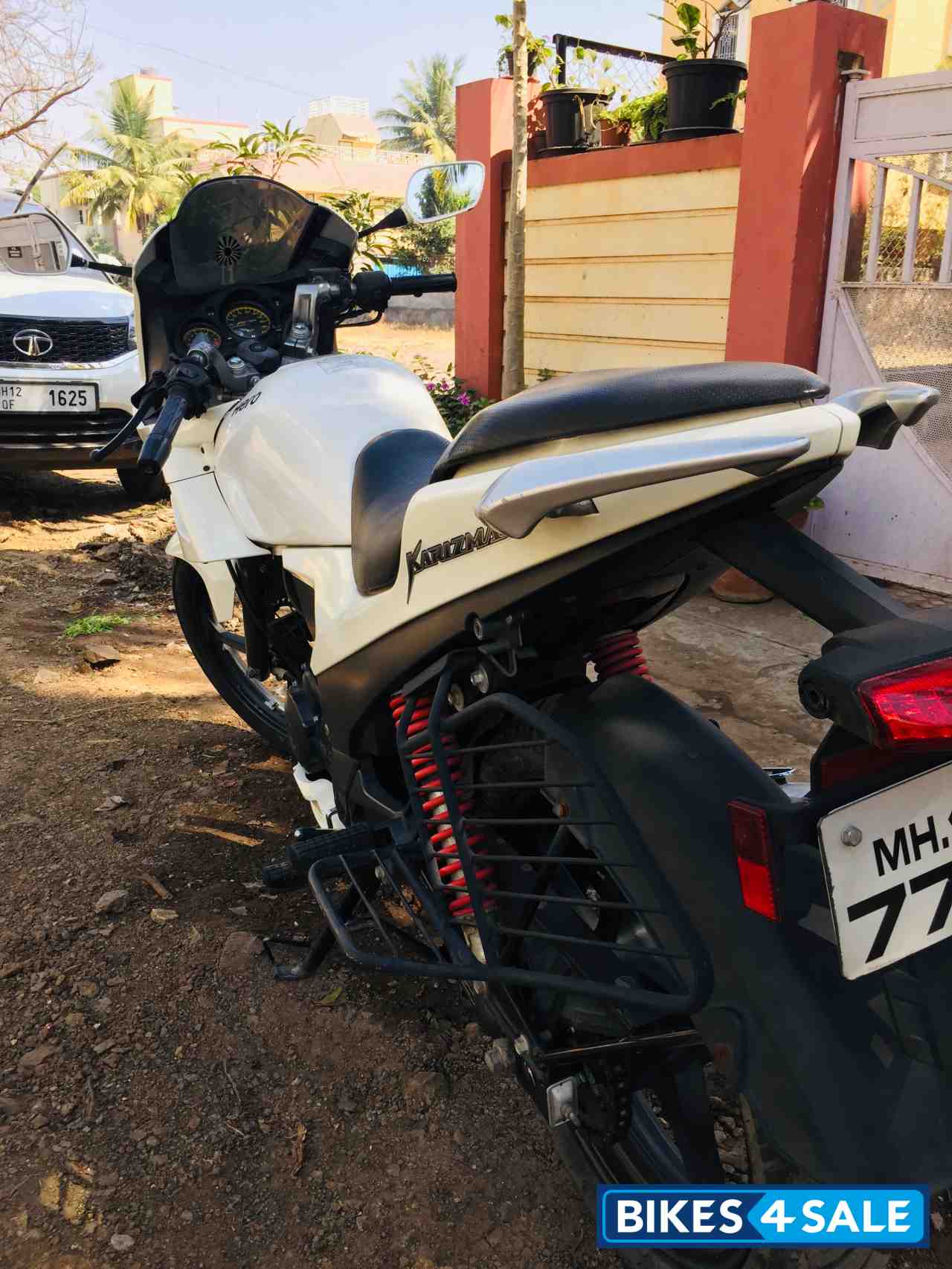 White Hero Karizma R White Hero Karizma R