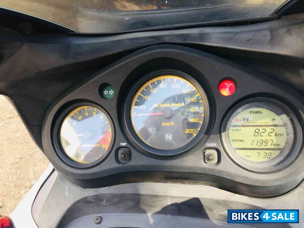 White Hero Karizma R White Hero Karizma R