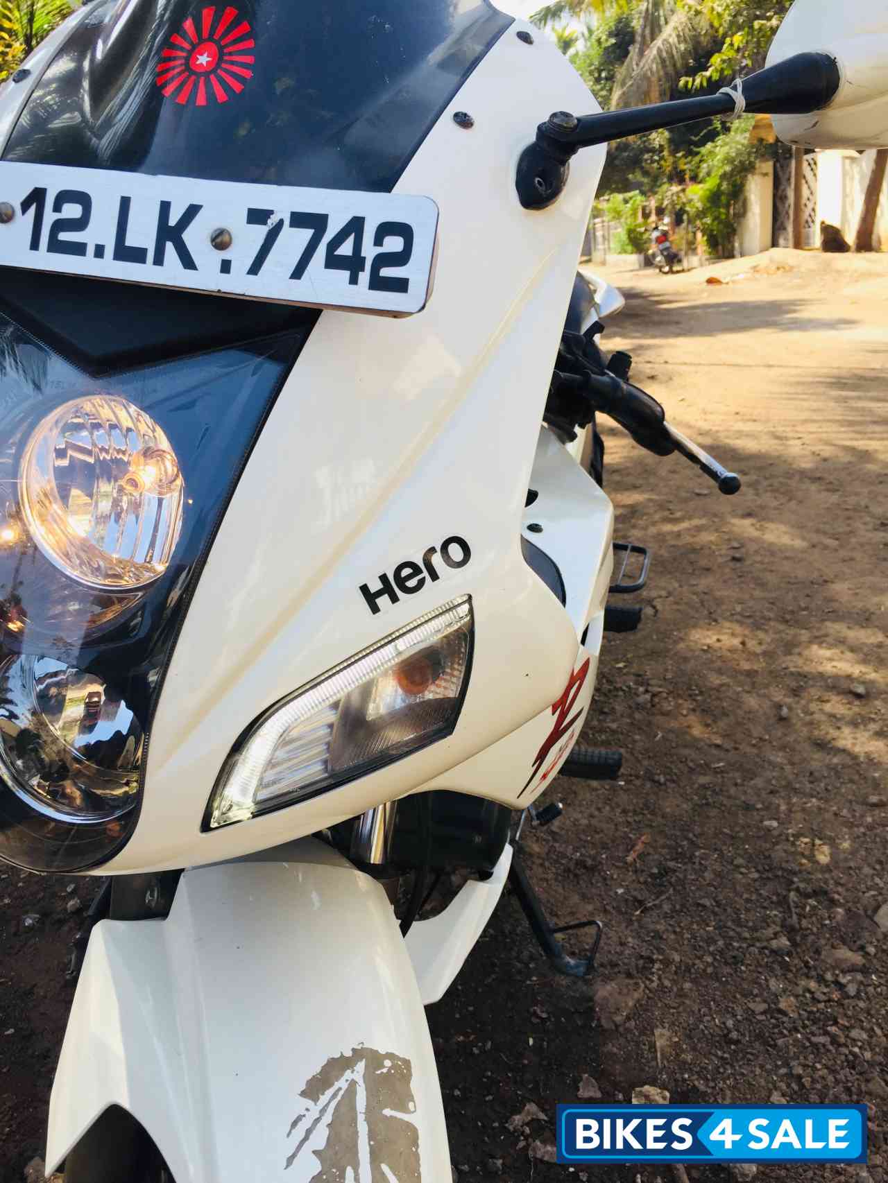 White Hero Karizma R White Hero Karizma R