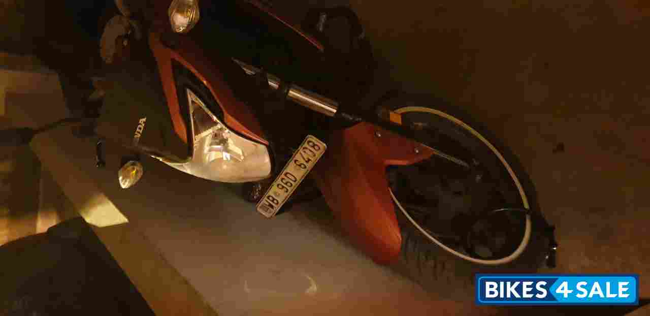 Orange Honda CB Hornet 160R