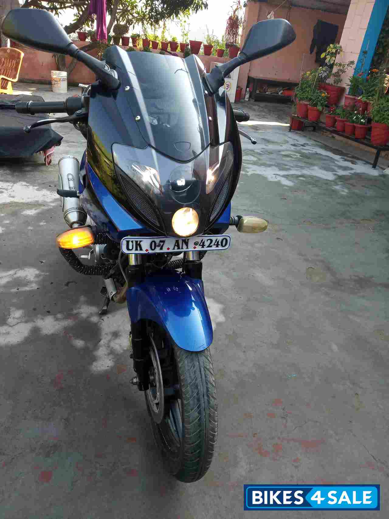 Bajaj Pulsar 220F