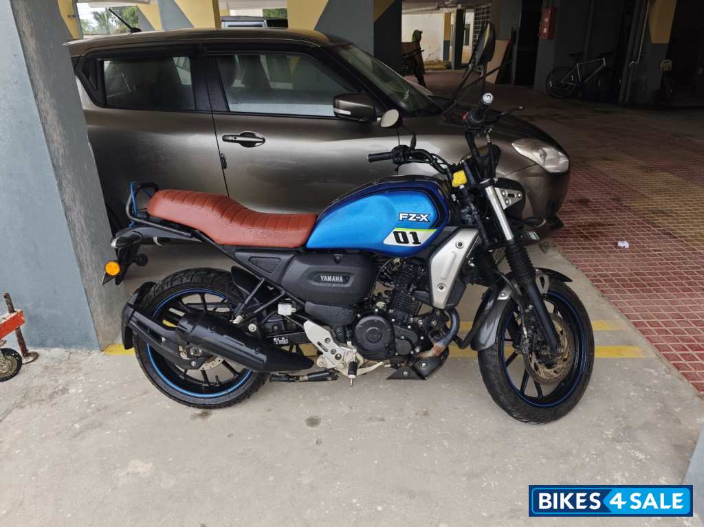 Blue Yamaha FZ-X Blue Yamaha FZ-X