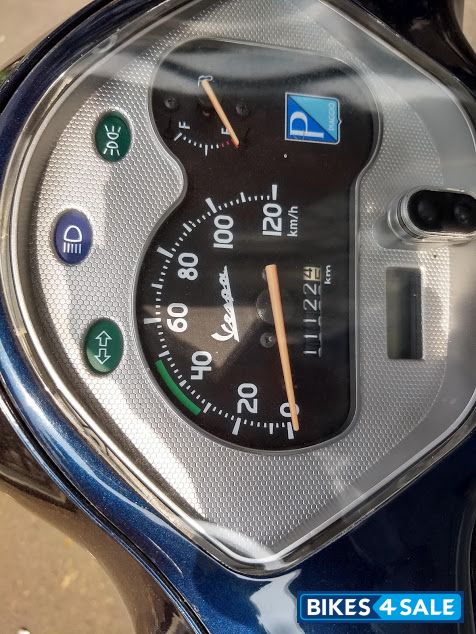 Blue Vespa VX 125 Blue Vespa VX 125