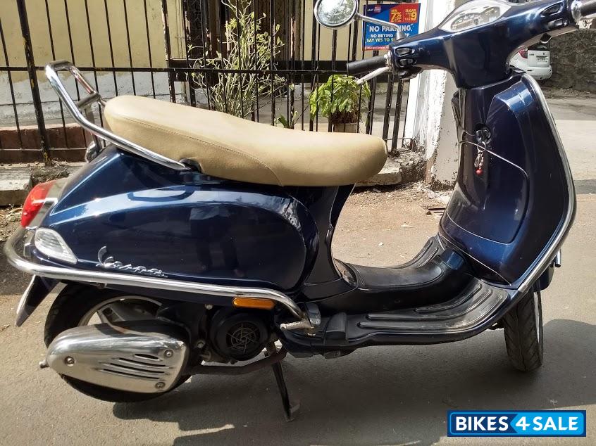 Blue Vespa VX 125 Blue Vespa VX 125