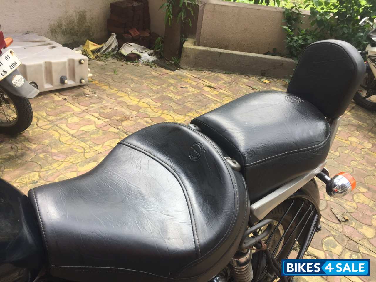 Black Royal Enfield Thunderbird 350