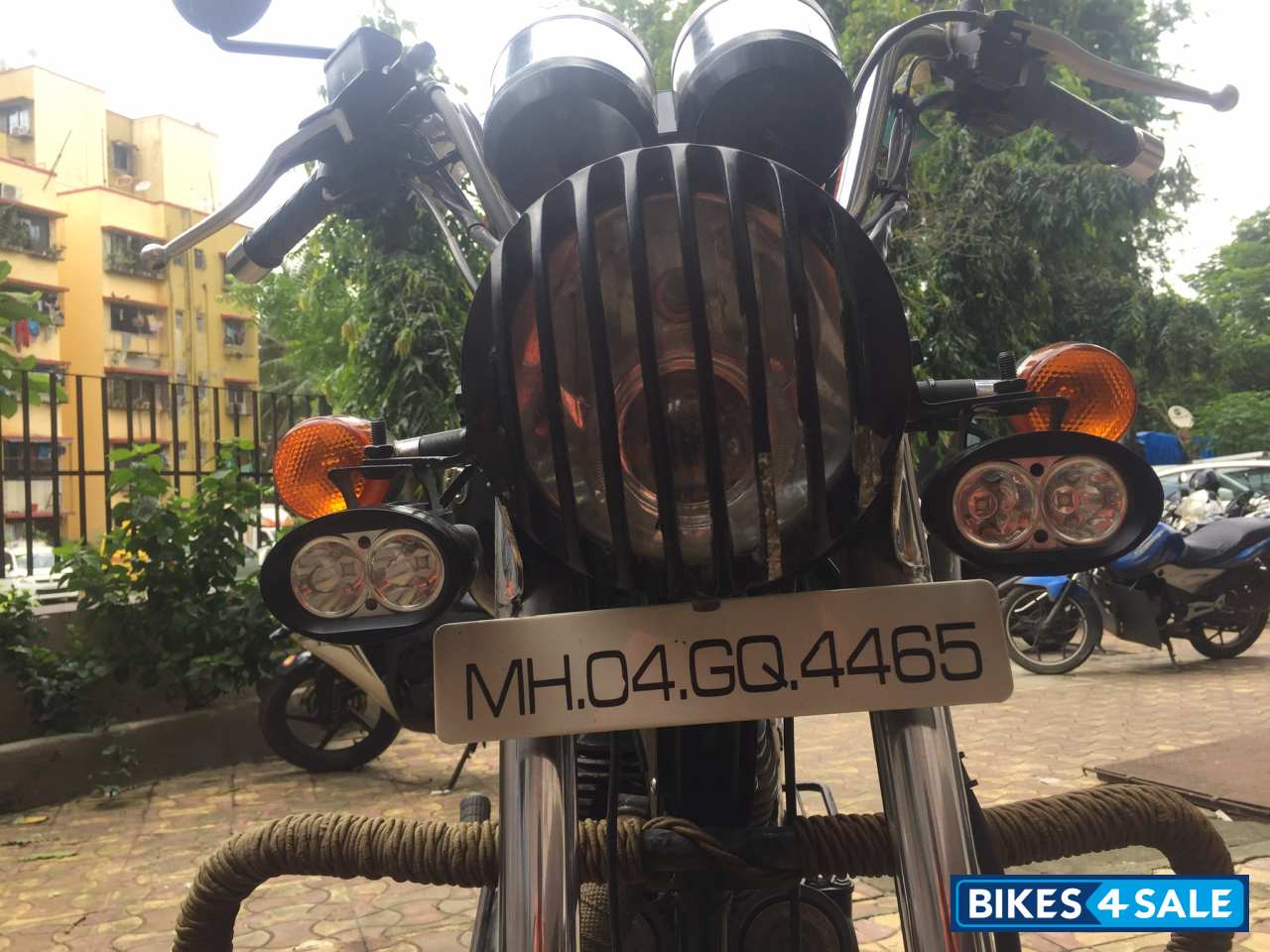 Black Royal Enfield Thunderbird 350