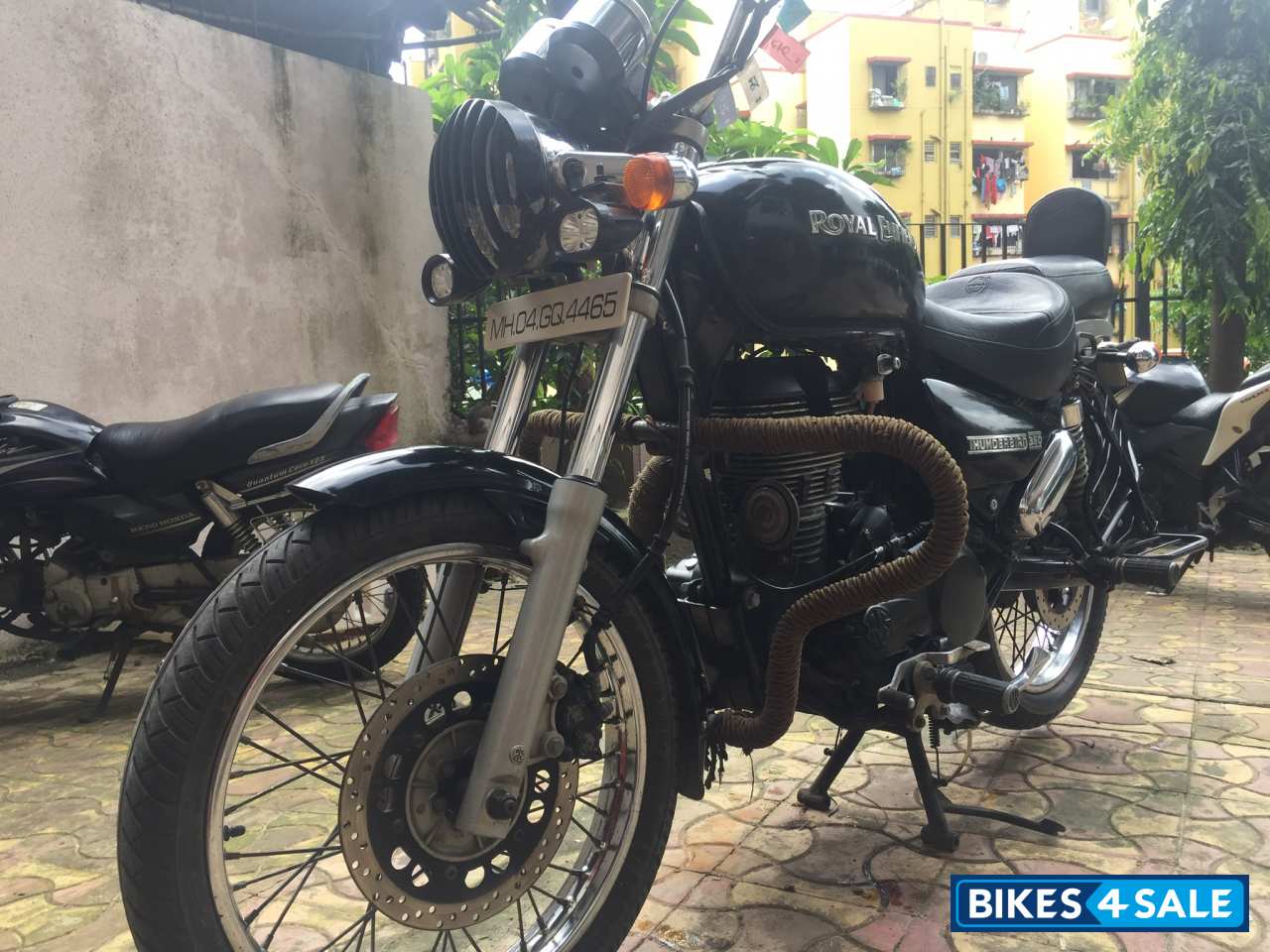 Black Royal Enfield Thunderbird 350