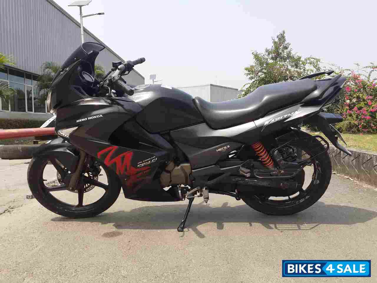 Black Hero Karizma ZMR