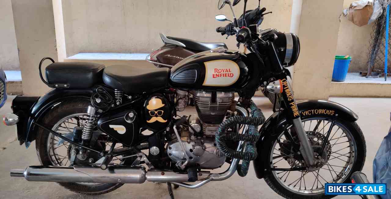 Black Royal Enfield Classic 350
