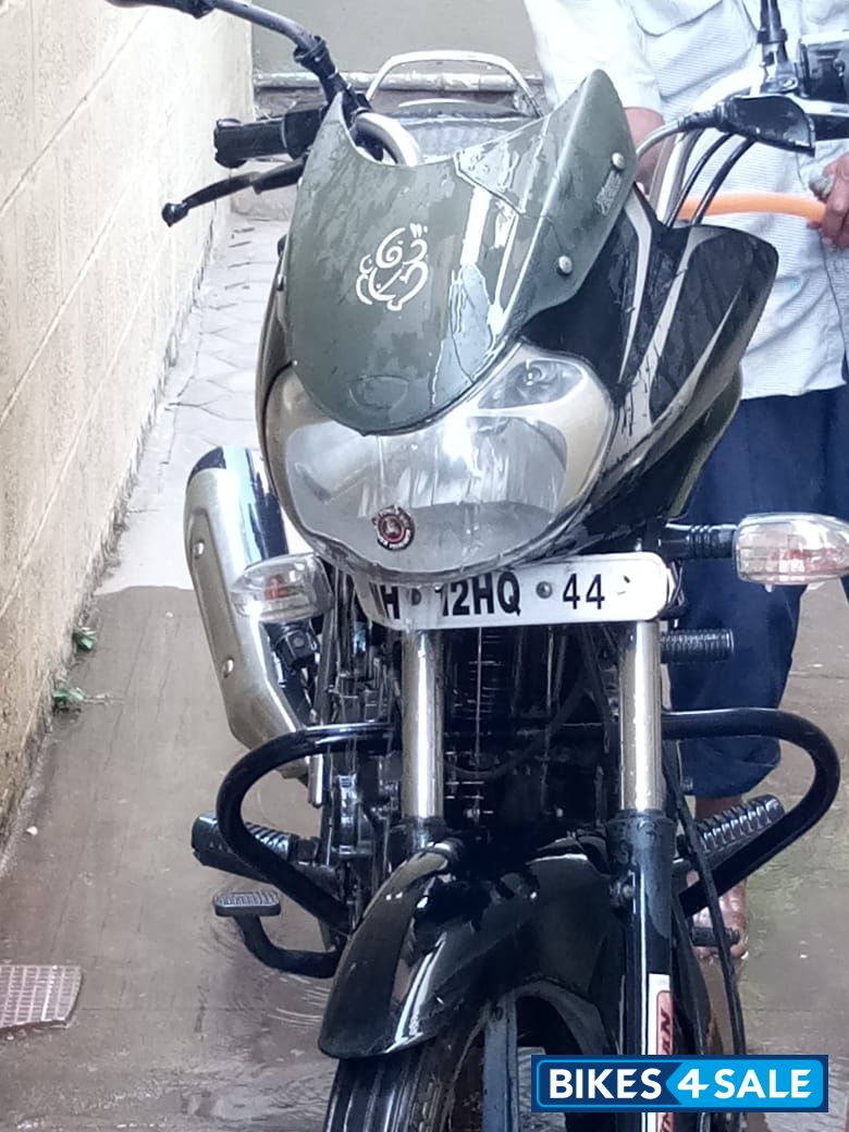 Black Bajaj Discover 100