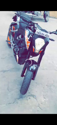 Black KTM Duke 200
