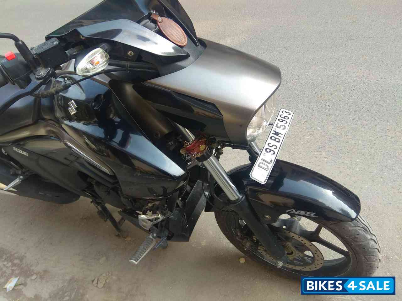 Black Suzuki Intruder 150