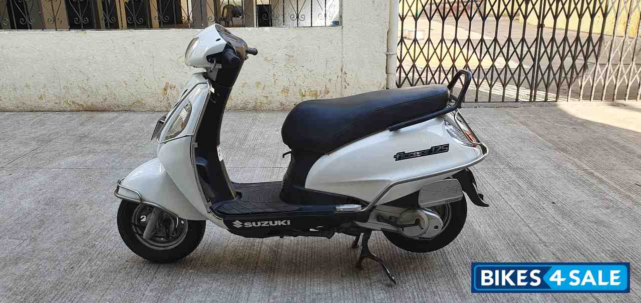 White Suzuki Access 125