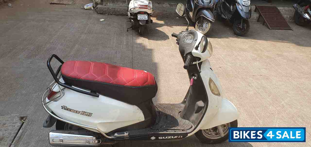White Suzuki Access 125