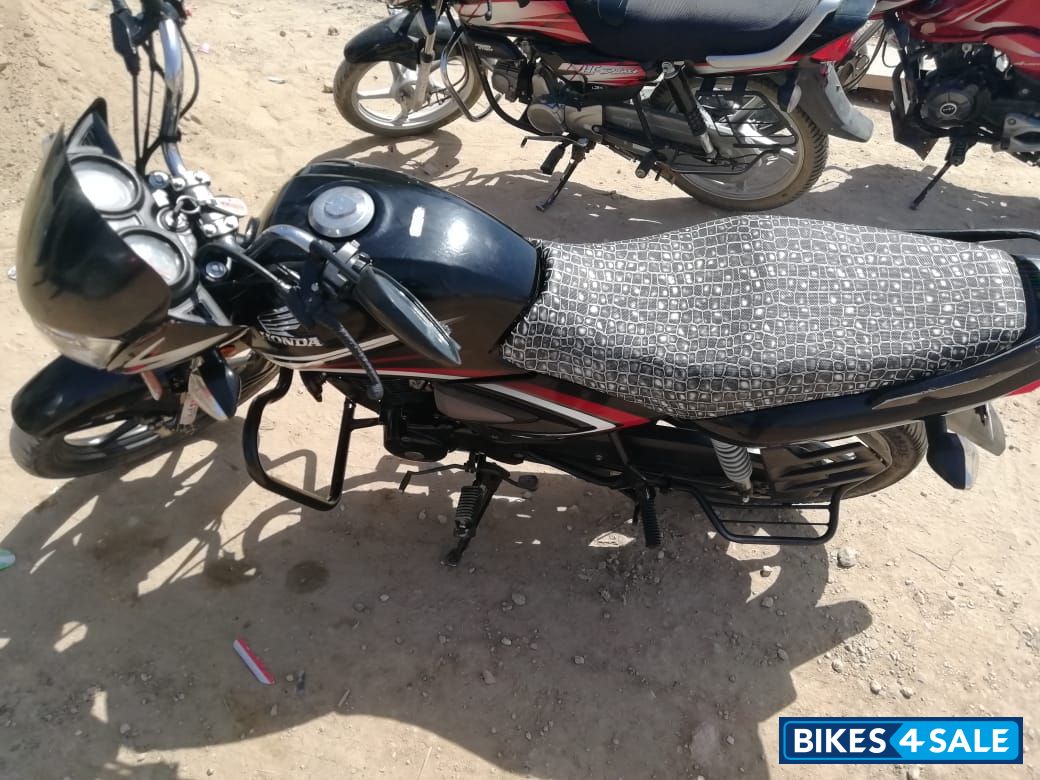 Black Honda CB Shine