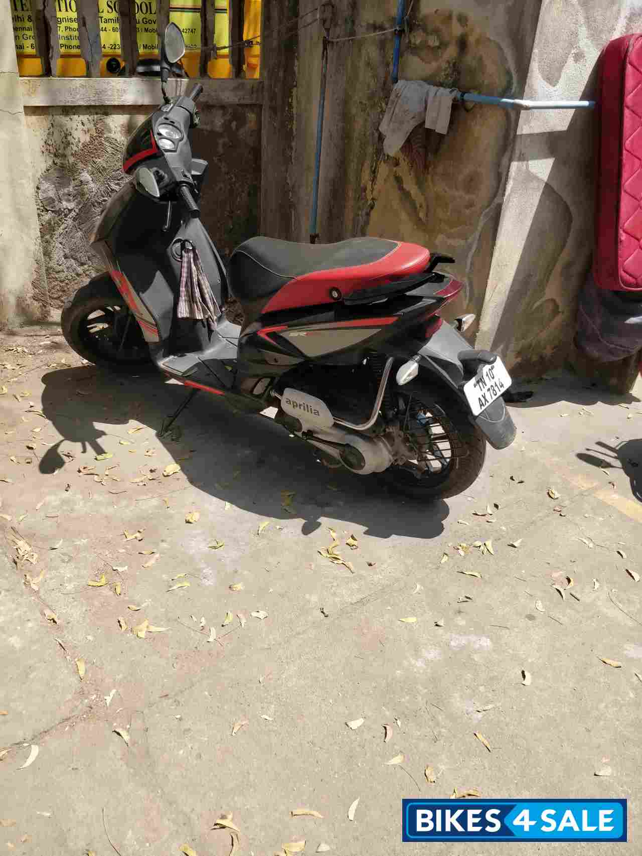 Black Aprilia SR 150