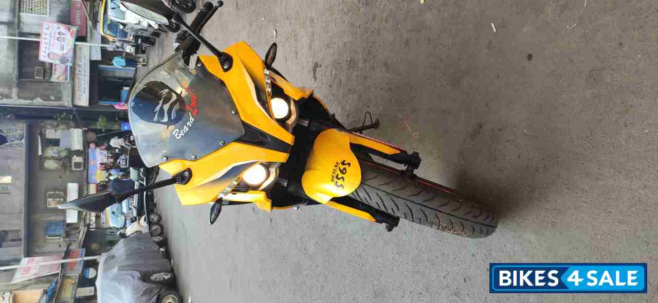 Yellow Bajaj Pulsar RS 200 ABS Yellow Bajaj Pulsar RS 200 ABS