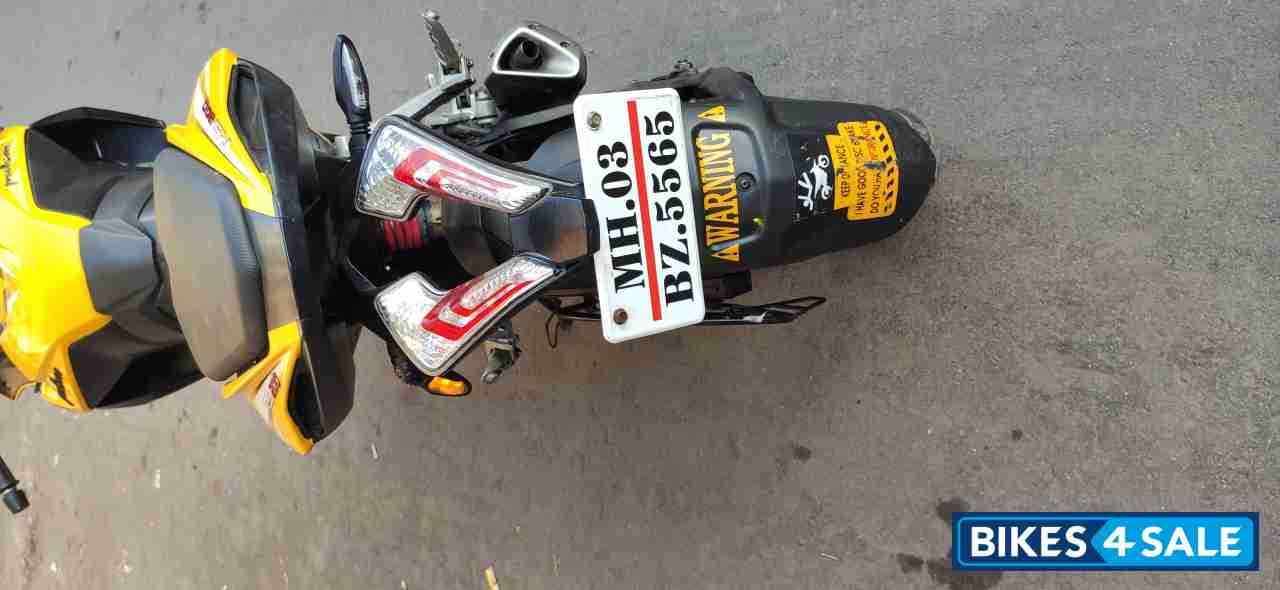 Yellow Bajaj Pulsar RS 200 ABS Yellow Bajaj Pulsar RS 200 ABS