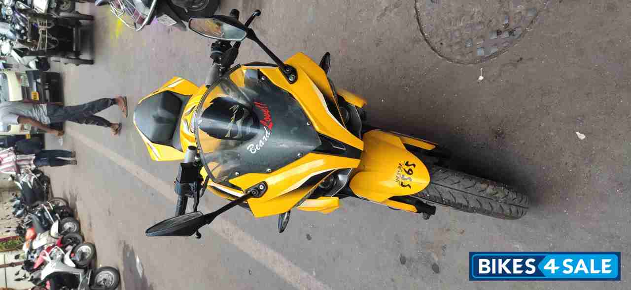 Yellow Bajaj Pulsar RS 200 ABS Yellow Bajaj Pulsar RS 200 ABS