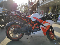 White KTM RC 200