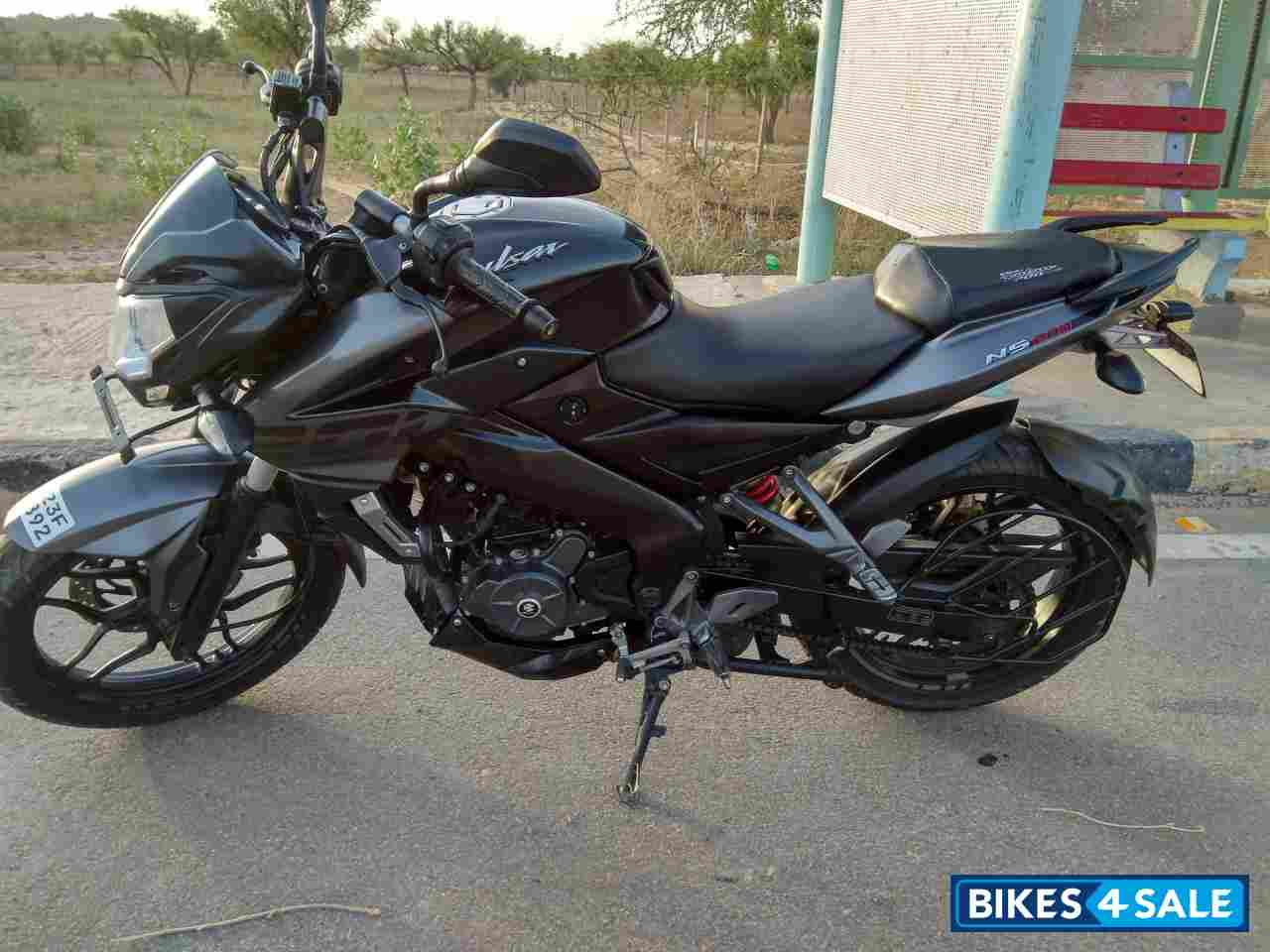 Black Bajaj Pulsar 200 NS