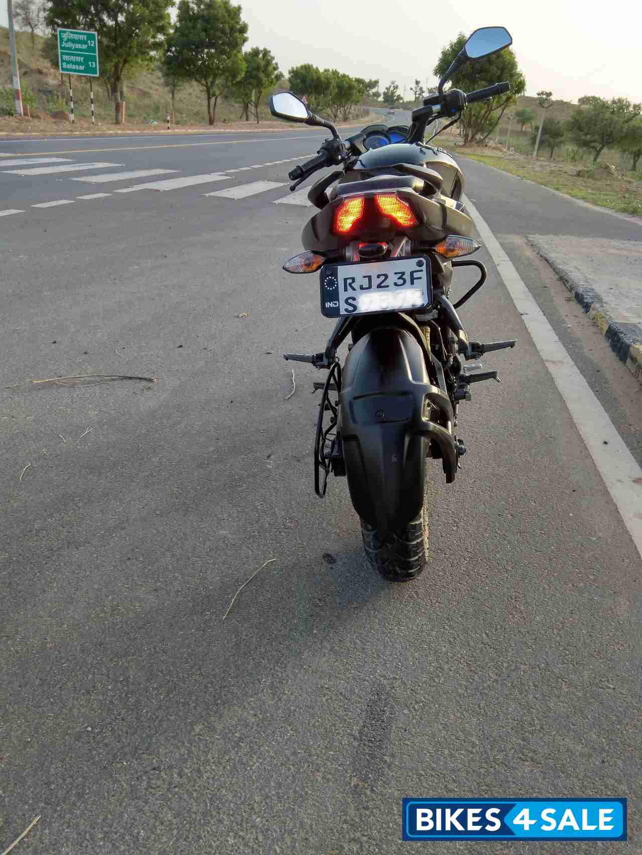Black Bajaj Pulsar 200 NS