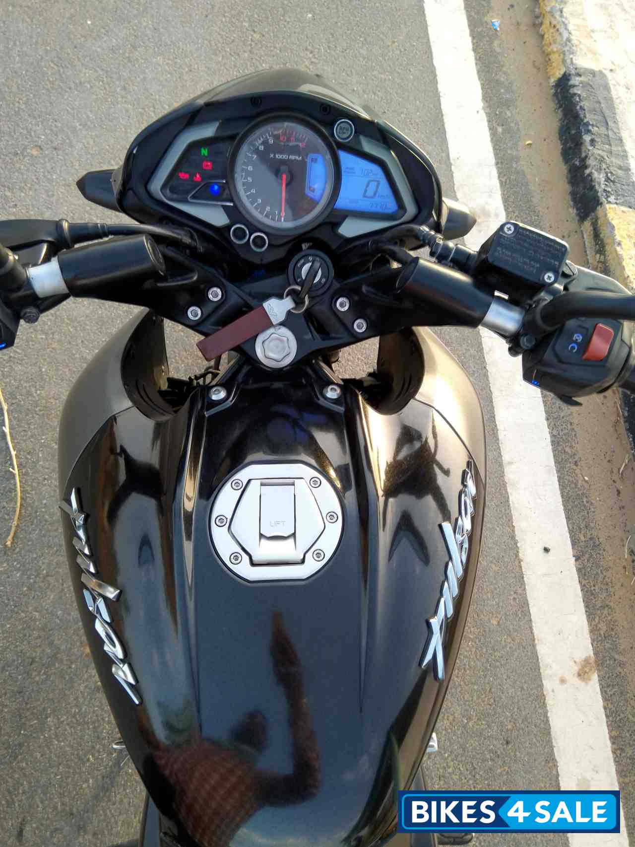 Black Bajaj Pulsar 200 NS