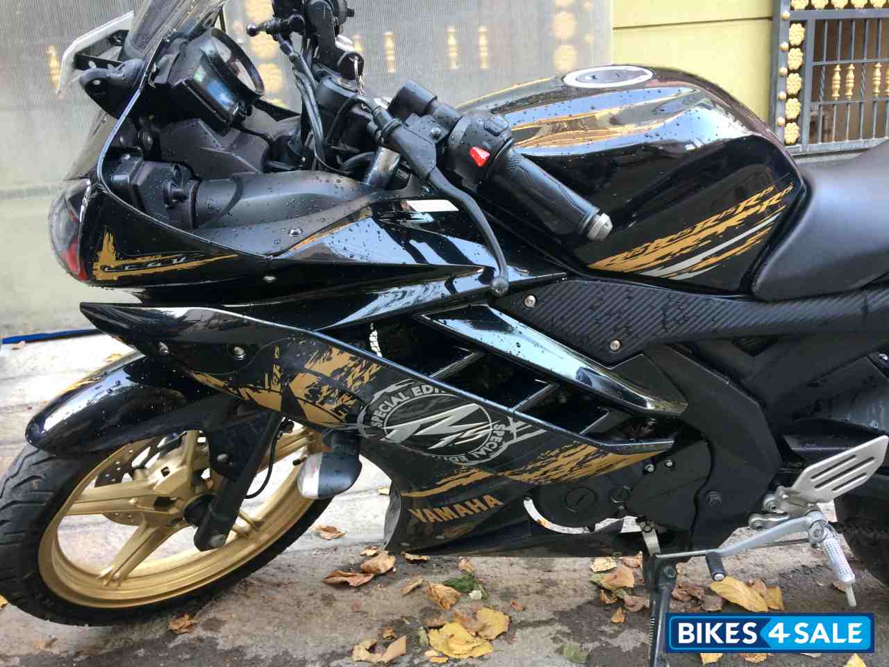 Black & Gold Spl Yamaha YZF R15