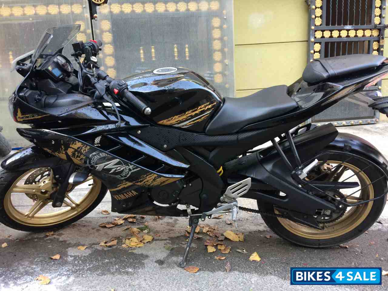 Black & Gold Spl Yamaha YZF R15