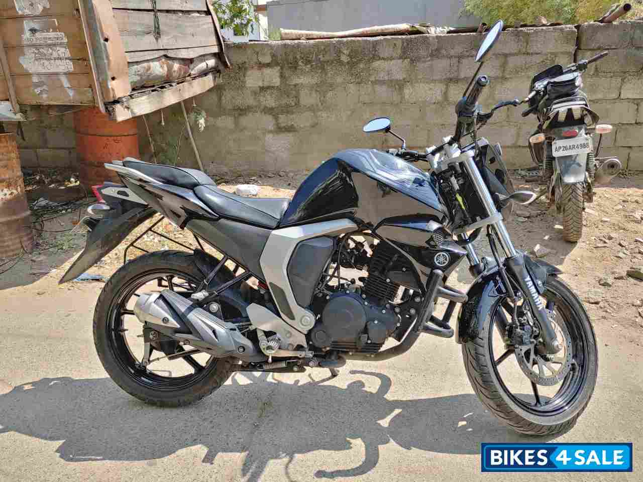 Black Yamaha FZ FI V2