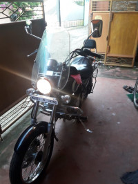 Black Bajaj Avenger 220 DTS-i
