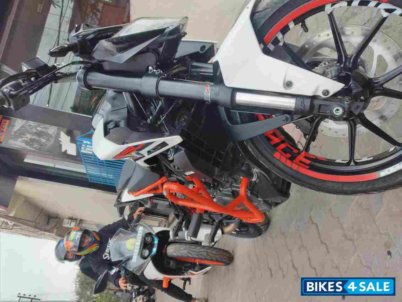 White And Orange KTM Duke 250 White And Orange KTM Duke 250