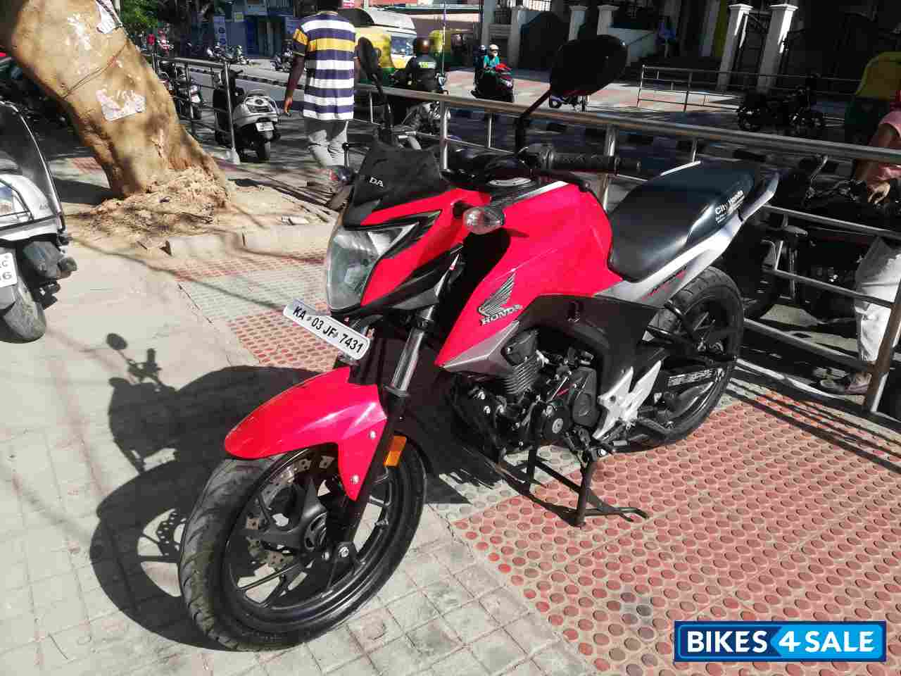 Honda CB Hornet 160R ABS