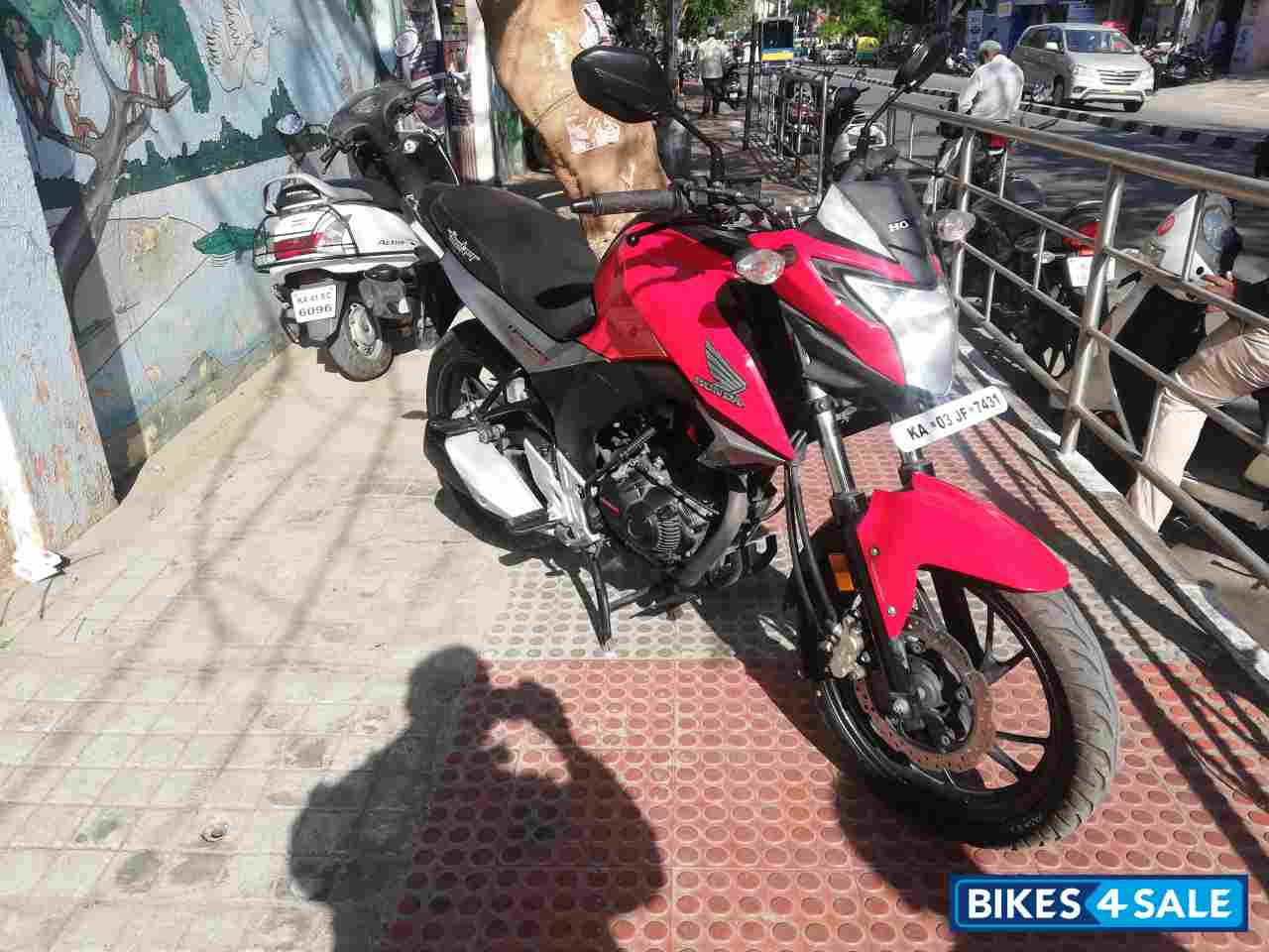 Honda CB Hornet 160R ABS