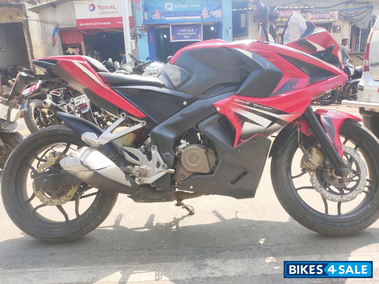 Bajaj Pulsar RS 200